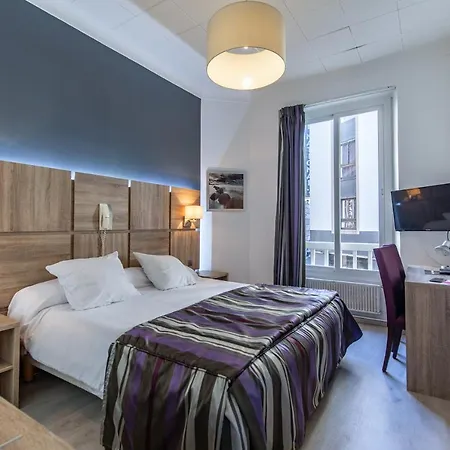 Hotel Jeanne D'arc 4*